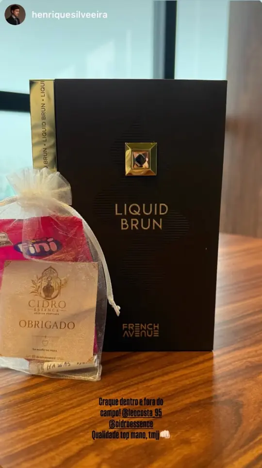 Story de cliente com o Liquid Brun e o cartão de obrigado da Cidro Essence, escrito “qualidade top mano”