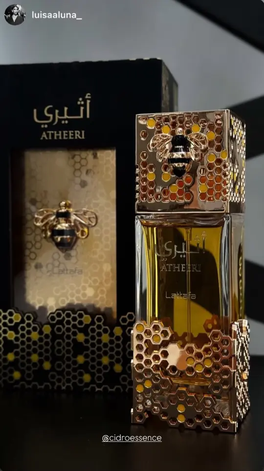 Story de cliente com o perfume Atheeri, da Lattafa, ao lado da caixa